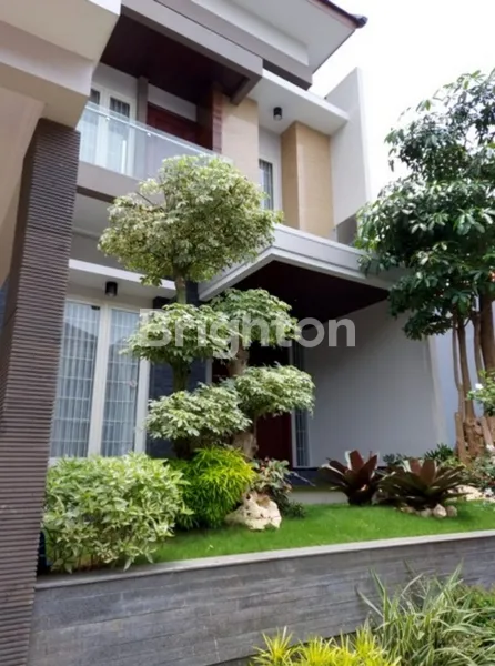 image 2.5 LANTAI RUMAH BARU GRESS SOUTH EMERALD CITRALAND SURABAYA BARAT (2)