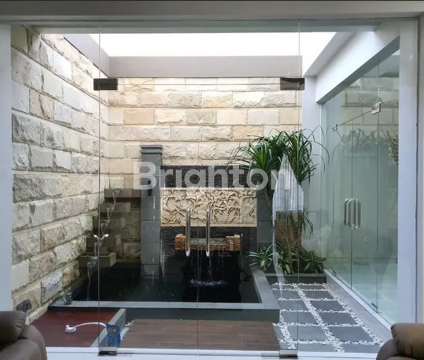 image 2.5 LANTAI RUMAH BARU GRESS SOUTH EMERALD CITRALAND SURABAYA BARAT (3)