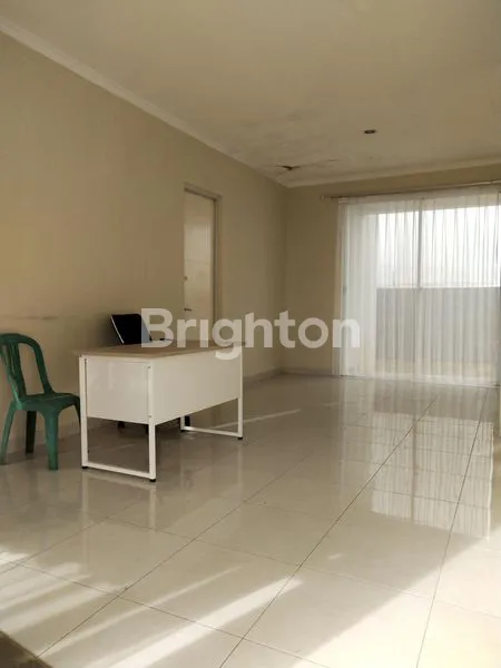 image RUMAH MODEREN 2 LANTAI NYAMAN SIAP HUNI (3)