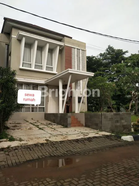 RUMAH MODEREN BERSIH TERAWAT SIAP HUNI