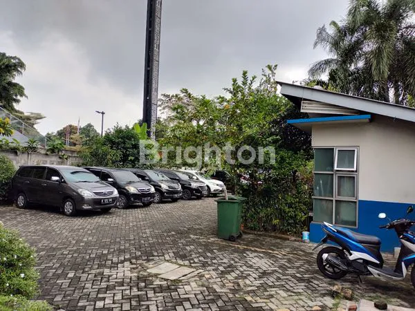 image GEDUNG BESAR KOMERSIAL BISA BUAT KANTOR DAN RUANG SERBAGUNA DI LENTENG AGUNG  (4)