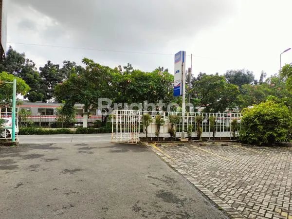 image GEDUNG BESAR KOMERSIAL BISA BUAT KANTOR DAN RUANG SERBAGUNA DI LENTENG AGUNG  (5)