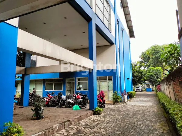image GEDUNG BESAR KOMERSIAL BISA BUAT KANTOR DAN RUANG SERBAGUNA DI LENTENG AGUNG  (7)