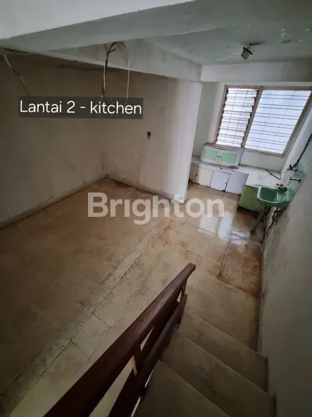 image RUMAH 3 LANTAI DAERAH ASTANA ANYAR (4)