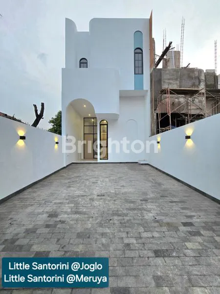 image RUMAH BARU GRESS DESAIN UNIK LITTLE SANTORINI DI MERUYA UTARA (3)