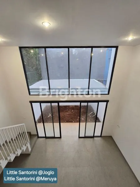 image RUMAH BARU GRESS DESAIN UNIK LITTLE SANTORINI DI MERUYA UTARA (1)