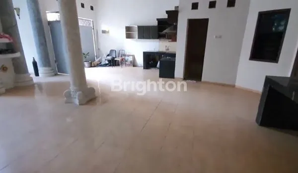 image RUMAH 2.5 LANTAI DEKAT PASAR ATOM (1)