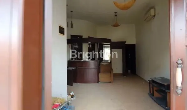 image RUMAH 2.5 LANTAI DEKAT PASAR ATOM (3)