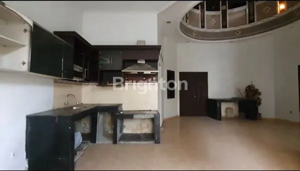 image RUMAH 2.5 LANTAI DEKAT PASAR ATOM (4)