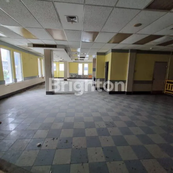 image PLAZA CENTER POINT (4)