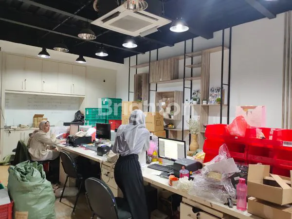 image RUKAN HOOK GANDENG LIMA LANTAI LOKASINYA STRATEGIS SUNTER JAKARTA UTARA (4)