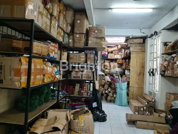 image RUKAN HOOK GANDENG LIMA LANTAI LOKASINYA STRATEGIS SUNTER JAKARTA UTARA (6)