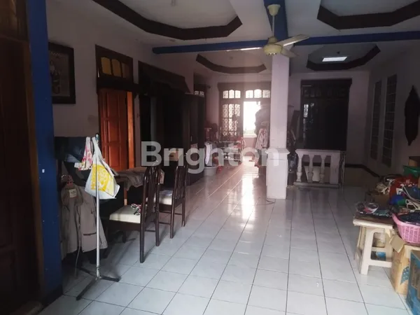 image RUMAH 2,5 LANTAI DI BARATA JAYA SURABAYA (5)