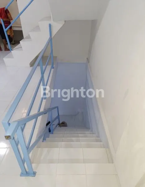 image RUMAH JELAMBAR 2,5 LANTAI SIAP HUNI BARU RENOVASI (3)