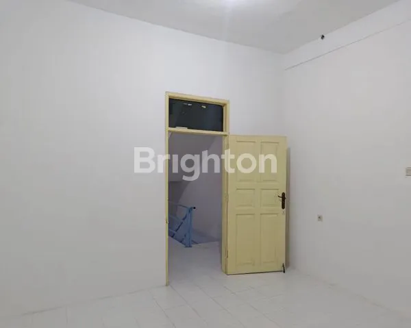 image RUMAH JELAMBAR 2,5 LANTAI SIAP HUNI BARU RENOVASI (6)