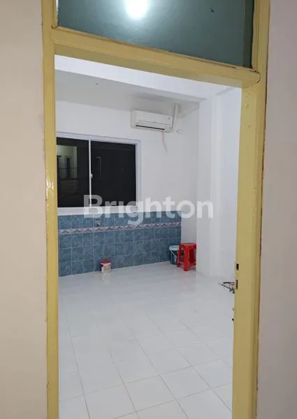 image RUMAH JELAMBAR 2,5 LANTAI SIAP HUNI BARU RENOVASI (7)