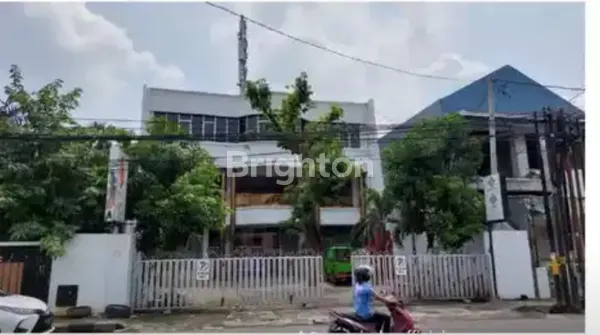 image JUAL SEGERA RUMAH 3 LANTAI  (4)