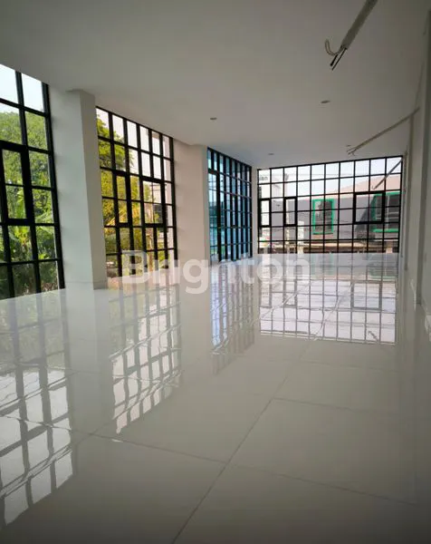 RUKO 4 LANTAI GRESS SIAP HUNI NOL  JALAN RAYA