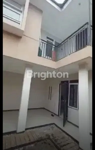 image RUMAH DUA LANTAI CANTIK SIAP HUNI (5)