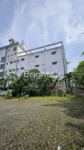 BERADA TEPAT DI JANTUNG KOTA