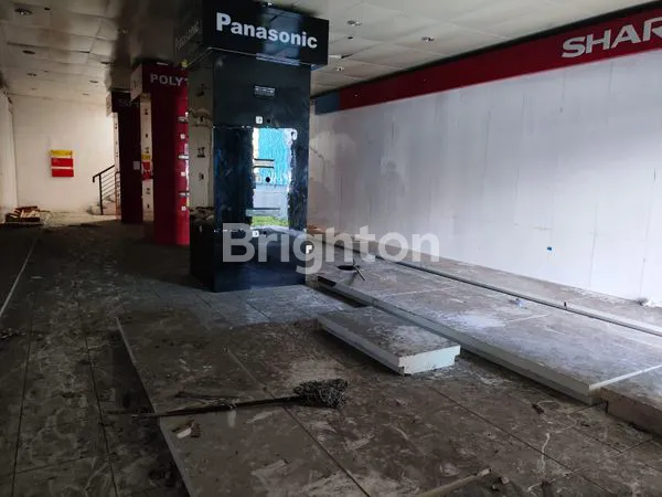 image RUKO 4 LANTAI UNTUK DI JUAL DIPUSAT KOTA, DAN RAMAI COCOK UNTUK BUKA USAHA DENGAN UKURAN 8X25 METER SUDAH SIAP PAKAI (8)