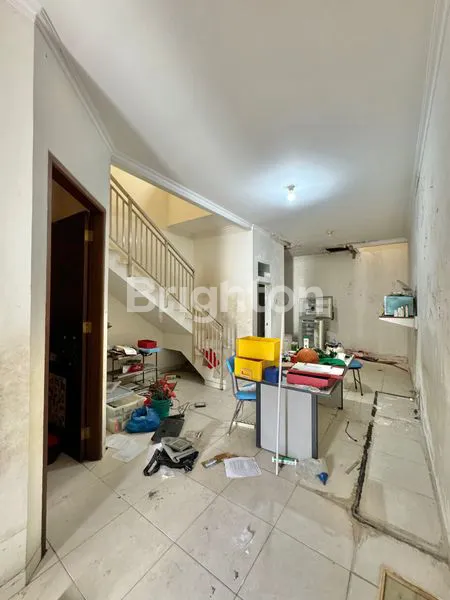 image RUMAH 2 LANTAI SEMI FURNISHED, ADA KAMAR DI LANTAI 1 DI DURI KEPA DEKAT TANJUNG DUREN (8)