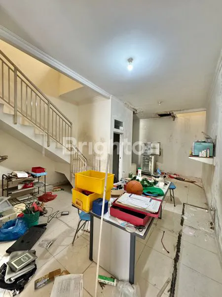 image RUMAH 2 LANTAI SEMI FURNISHED, ADA KAMAR DI LANTAI 1 DI DURI KEPA DEKAT TANJUNG DUREN (2)