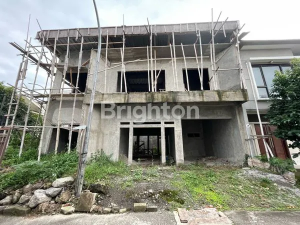 image RUMAH SETENGAH JADI SAYAP JEND SUDIRMAN (1)