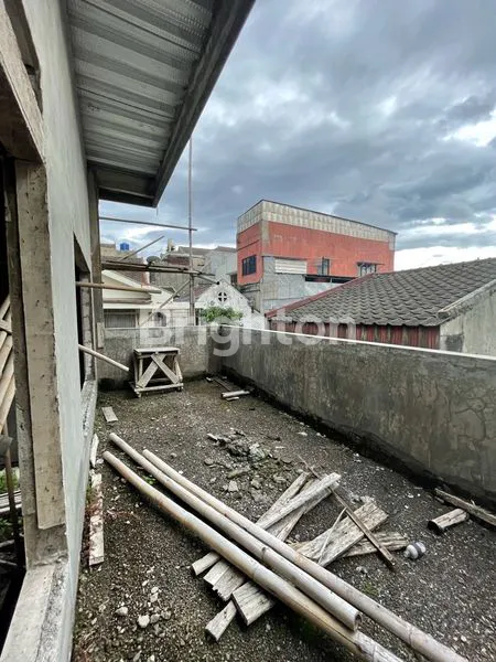 image RUMAH SETENGAH JADI SAYAP JEND SUDIRMAN (4)