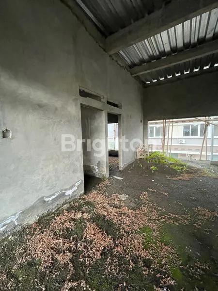 image RUMAH SETENGAH JADI SAYAP JEND SUDIRMAN (6)