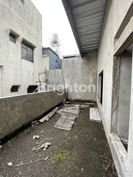 image RUMAH SETENGAH JADI SAYAP JEND SUDIRMAN (7)