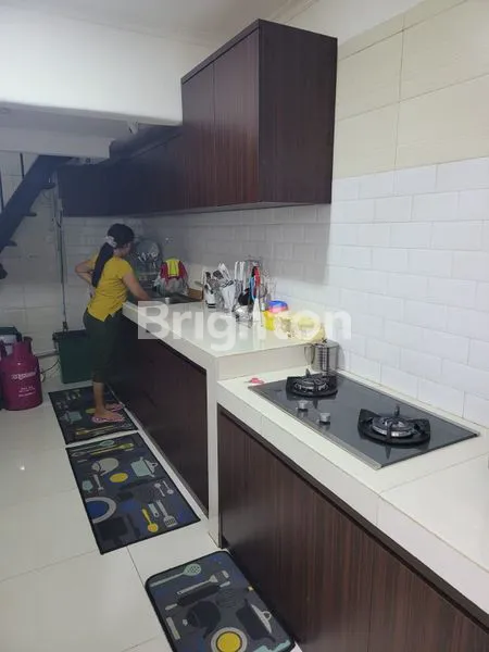 image RUMAH SIAP HUNI 3 LANTAI , HARGA DI BAWAH PASARAN, SEMI FURNISHES - KELAPA GADING, JAKARTA UTARA (6)