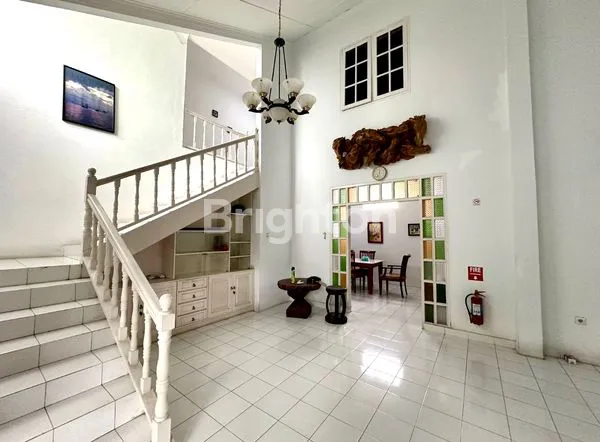 image RUMAH CANTIK DUA LANTAI (2)