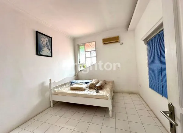 image RUMAH CANTIK DUA LANTAI (5)