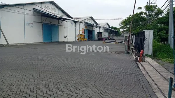 image GUDANG STRATEGIS DALAM KOMPLEKS PERGUDANGAN ROMOKALISARI SURABAYA (3)