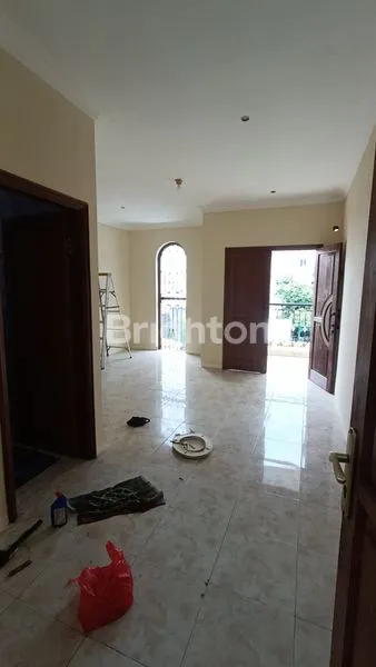 image RUMAH 3,5 LANTAI DI JL TALIB, RENOVASI BARU (8)