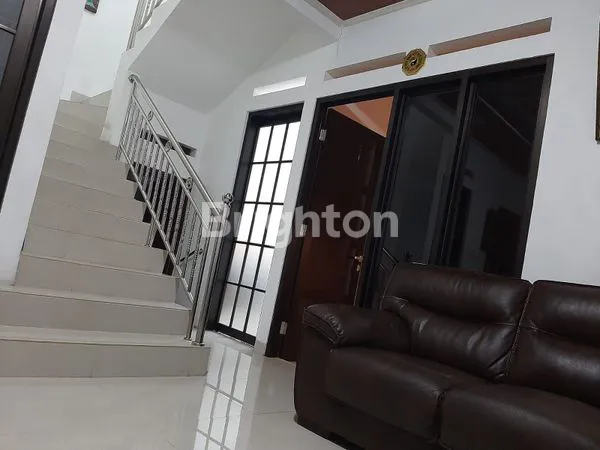 image RUMAH 2 LANTAI DI CLUSTER KOTA HARAPAN INDAH SUMMARECON CROWN GADING DEKAT TOL CAKUNG (3)