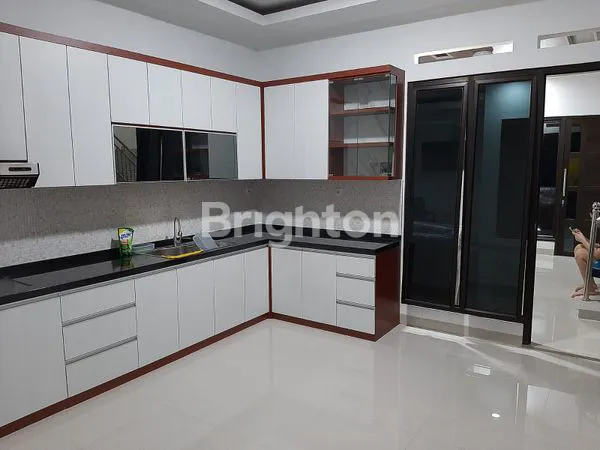 image RUMAH 2 LANTAI DI CLUSTER KOTA HARAPAN INDAH SUMMARECON CROWN GADING DEKAT TOL CAKUNG (4)