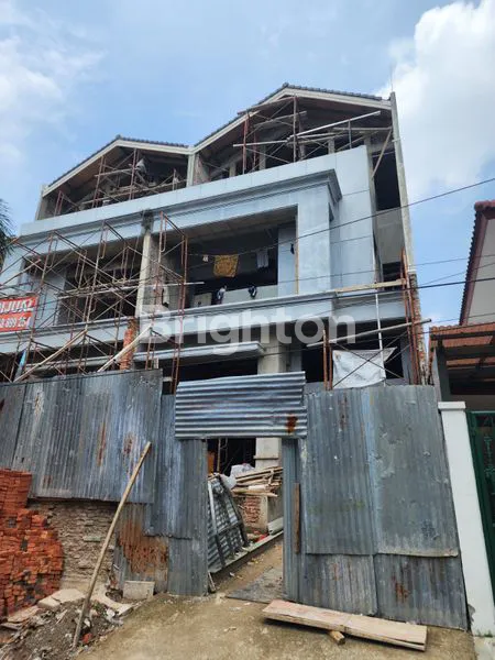 image RUMAH PURI INDAH 3 LANTAI LEBAR 7,5 FULLY FURNISHED (3)