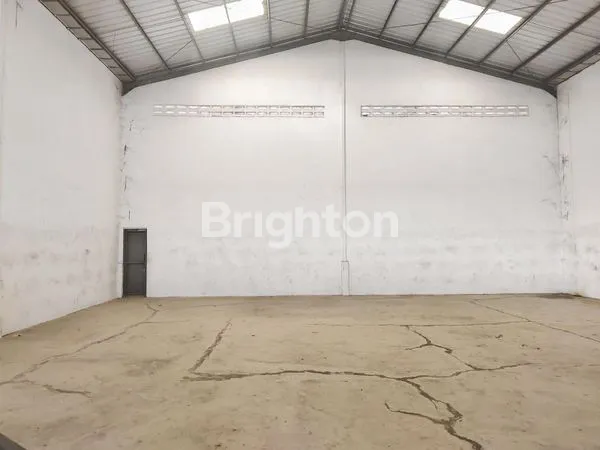 image GUDANG + OFFICE UK. 12X40 M2 BONUS FREE (PPH, BPPHTB, BALIK NAMA SHM, IJIN IMB, DAN PERAWATAN TEMBOK 2 TAHUN) AKSES JALAN LEBAR BIASA DI LEWATI KONTAINER DEKAT PINTU TOL PIK2 PARKIR LUAS HADAP BARAT SUKADIRI RAWA KIDANG TANGERANG (3)