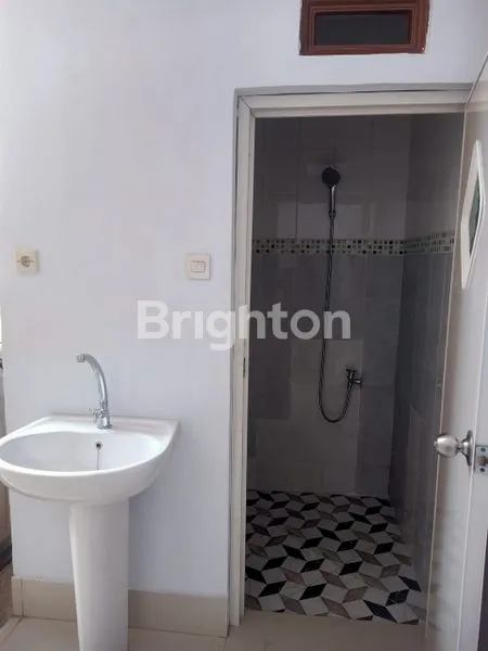 image DISEWAKAN RUMAH DAN KANTOR BARU RENOVASI, RUNGKUT  (6)