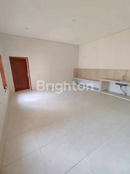 image GUDANG BARU BELUM PERNAH DIPAKAI DI JALAN ADISUCIPTO (5)