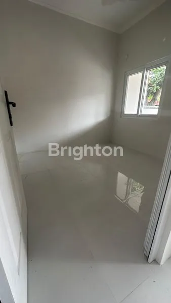 image RUMAH HABIS RENOV TAMPAK BARU DI GRIYA ALTERI SARI SEMARANG (4)