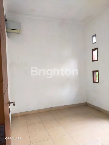 image RUMAH DENGAN TANAH LUAS DI PERUMAHAN TAMAN SARI MAJAPAHIT SEMARANG TIMUR (5)