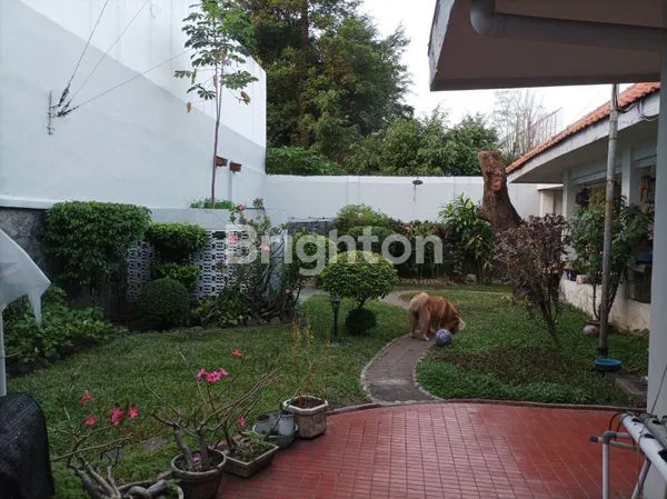 image RUMAH BESAR DI PUSAT KOTA SURABAYA DEKAT DR SUTOMO DIPONEGORO RAYA DARMO KBS (2)