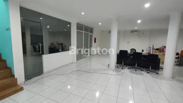 image RUKO 2.5 LANTAI SIAP PAKAI DI LOKASI STRATEGIS PINGGIR JALAN RAYA (4)