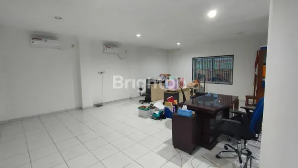 image RUKO 2.5 LANTAI SIAP PAKAI DI LOKASI STRATEGIS PINGGIR JALAN RAYA (6)