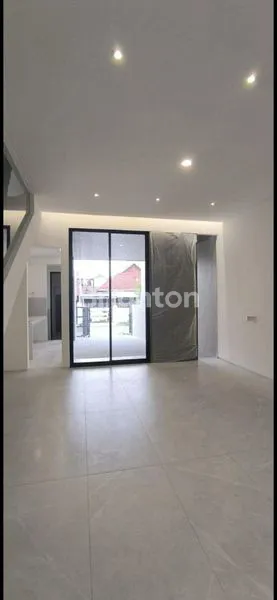 image RUMAH BARU GRESS DI MANYAR TIRTOASRI, DEKAT KE GALAXY MALL, SAMSAT, MERR, KERTAJAYA INDAH. (3)