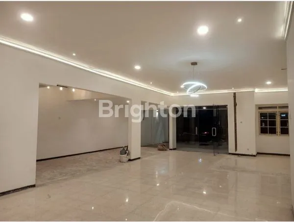 image TEMPAT USAHA 1.5 LANTAI, NOL JALAN RAYA, LOKASI STRATEGIS, COCOK UNTUK CAFE ATAU RESTO, ROW JALAN LEBAR, DAERAH PONDOK TJANDRA (3)