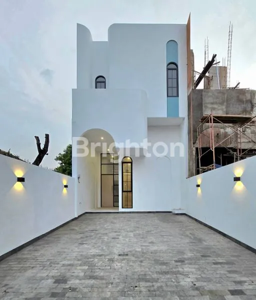 image RUMAH BARU LITTLE SANTORINI JOGLO JAKARTA BARAT (1)